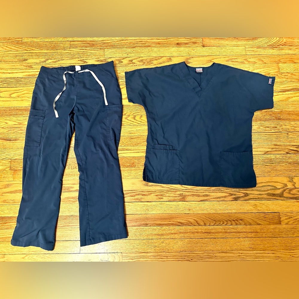 Women’s size M/L scrubs